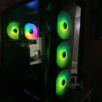 کیس گیمینگ با همه ی تشکیلات موس مانیتور و...