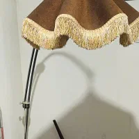 آباژورایستاده