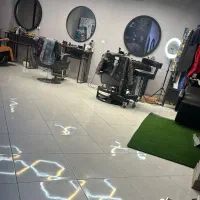 استخدام آرایشگر بدون مشتری