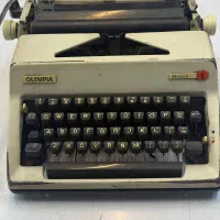 ماشین تایپ آنتیک عتیقه کاملا سالم|کلکسیون اشیاء عتیقه|صباشهر, |دیوار