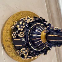 آباژور و شمعدان کنار سالنی آنتیک|چراغ خواب و آباژور|تهران, نیروی هوایی (پیروزی)|دیوار