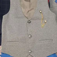 دو دست شلوار و جلیقه پسرانه و یدونه کت نو و تمیز