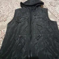 پافر مشکی|لباس|قم, باغ شریفی|دیوار