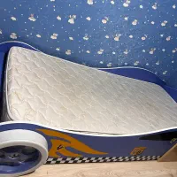 تخت نوجوان طرح ماشین با تشک ، میز تحریر ،2 عدد کمد