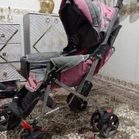 کالسکه بچه و تعدادی لوازم جانبی