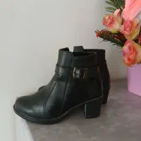 یک جفت نیم بوت