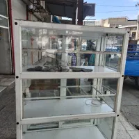 ویترین کلوچه و کیک فروش