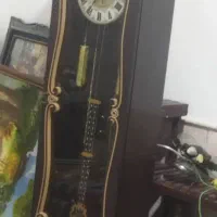 ساعت ایستاده و کمد جالباسی و کفشی و میز تلویزیون