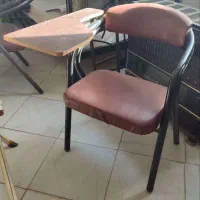 صندلی و میز چکی جشواره پایین رو بخون