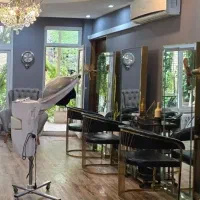 آینه سالنی سه عددو صندلی سه عدد و یک سرشور ،سالم