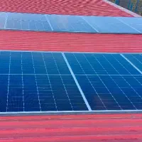 پنل خورشیدی . انرژی خورشیدی . برق خورشیدی