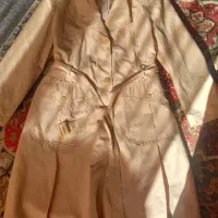 بارانی|لباس|صومعه‌سرا, |دیوار