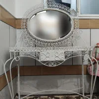 آینه نوستالژیک با قاب آهنی سفید