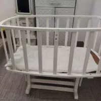 تخت کنار مادر