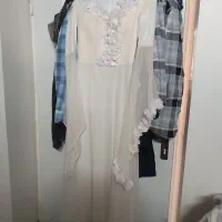 پیراهن مجلسی زنانه و یک جفت صندل