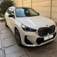 بی ام و ix1