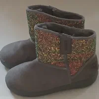 نیم بوت استفاده نشده با قیمت مقطوع ۳۰۰ هزار تومان