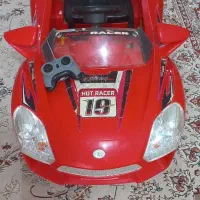 یک عدد ماشین شارژی تک نفره قرمز رنگ درحدود باکنترل