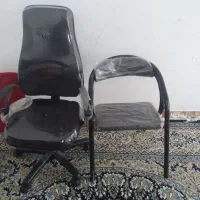 صندلی اداری چرخ دار و انتظار