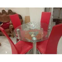 میز و صندلی ناهارخوری چهار نفره تمیز و مرتب