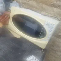 پنکه ایستاده و مایکروفر و تشک