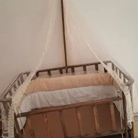 تخت کنار مادر چوبی