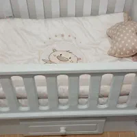 تخت کنارمادر