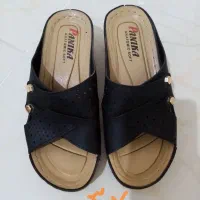 کفش ها در حد|کیف، کفش، کمربند|رباط‌کریم, رباط‌کریم|دیوار