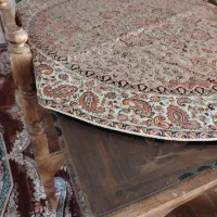 میز چهار نفره یک حوض بزرگ  میز گریم..بخارشو .|میز و صندلی غذاخوری|بم, |دیوار