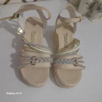 لباس کفش و دو تا تابلو