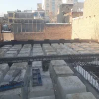 نیرو قالبندحرفه ای و یک کارگرساده