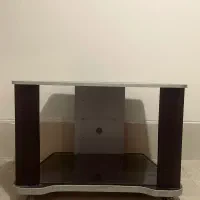 میز تلویزیون بسیار تمیز و در حد نو