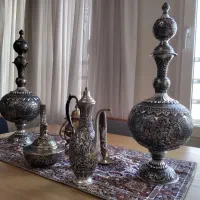 یک جفت تنگ شرابخوری قلمزنی امضادار