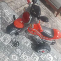 سه چرخه در حدنو|اسباب‌بازی بچه|ری, علایین|دیوار