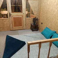 کلبه چوبی نو ساخت استخر دار سر پوشیده .