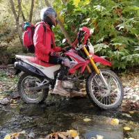 تور موتور سواری زوج های جوان