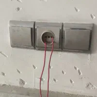 درب حیاطی و خونه