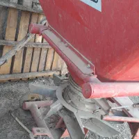 بذرپاش و کودپاش ۵۰۰ کیلویی|قطعات یدکی و لوازم جانبی|تربت جام, جامی|دیوار