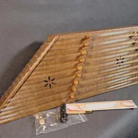 سنتور هنرجویی طهرانی آزاد|سازهای سنتی|مشهد, هفت تیر (حافظ)|دیوار