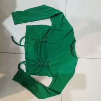 تعدادی لباس بچگانه و زنانه