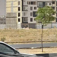 زمین-320-متری-بر-خیابان-سه-نبش