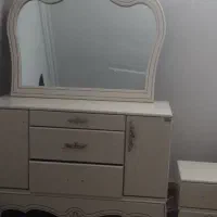 دلاور اینه دوعدد پاتختی و یک صندلی
