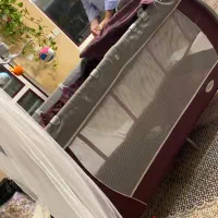 تخت پارک کنار مادر گهواره