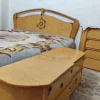 تخت و یک جفت پاتختی کاملا چوبی