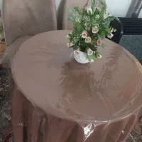 میز ناهارخوری دونفره گرد به همراه رومیزی