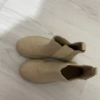 بوت دخترانه|کیف، کفش، کمربند|میانه, |دیوار