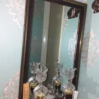 آینه و شمعدان همراه میز