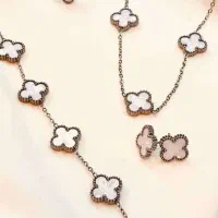 جواهرات|جواهرات|اصفهان, پوریای ولی|دیوار