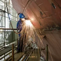 تعمیر،پایپینگ،تامین،ساخت تجهیزات شناورها و کشتی ها