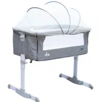 تخت نوزاد کنار مادر